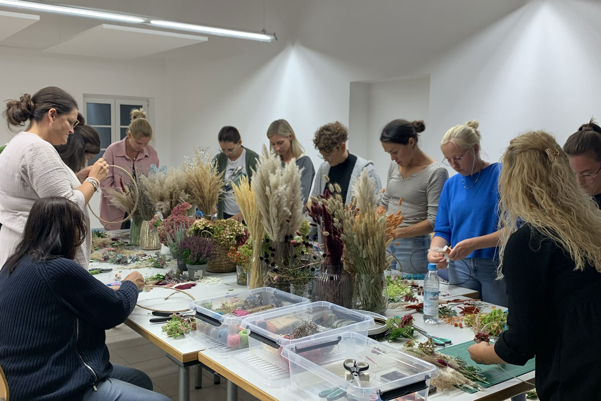 Gemeinsam Kranzbinden